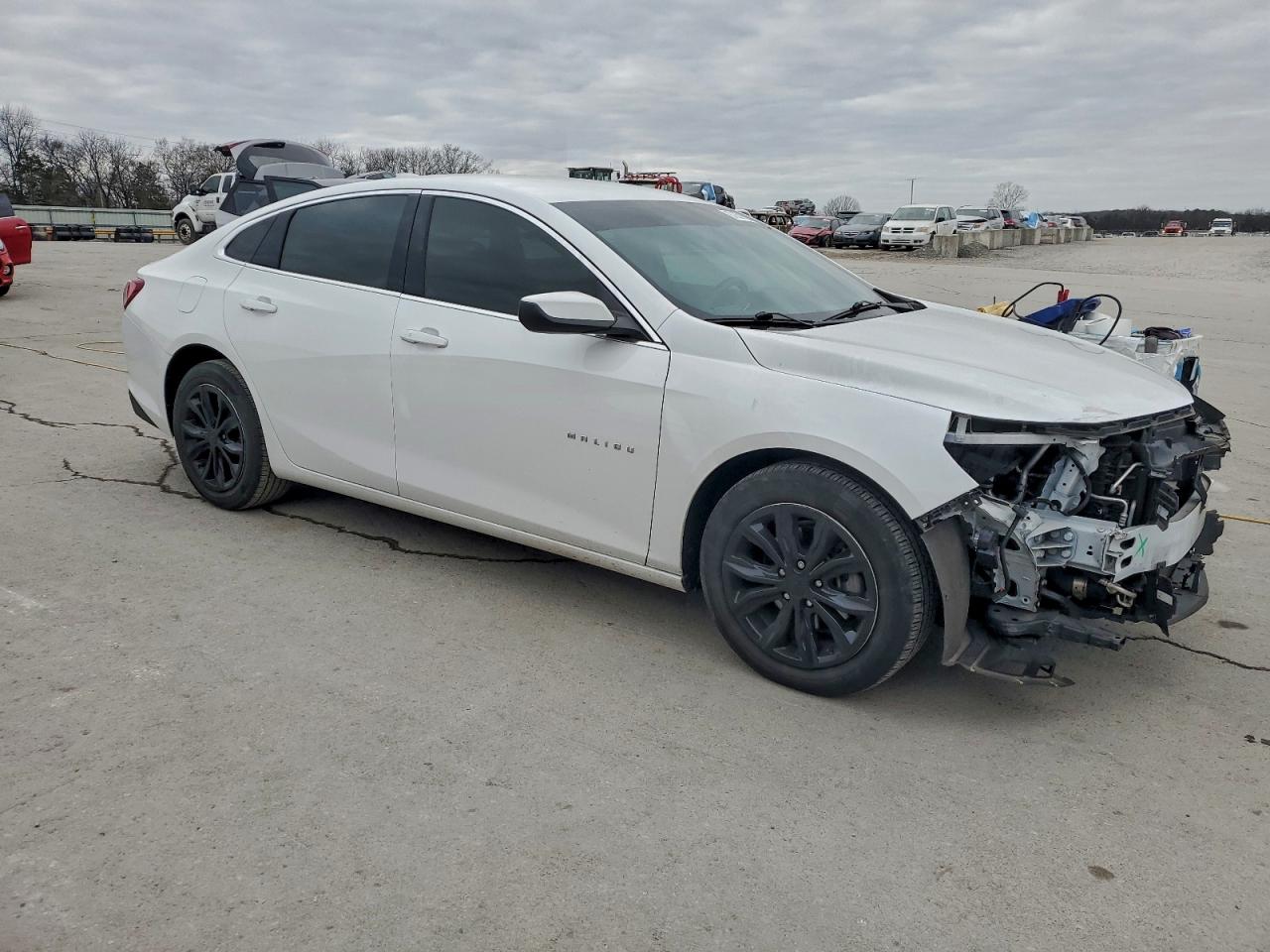 2022 CHEVROLET MALIBU LT photo 4