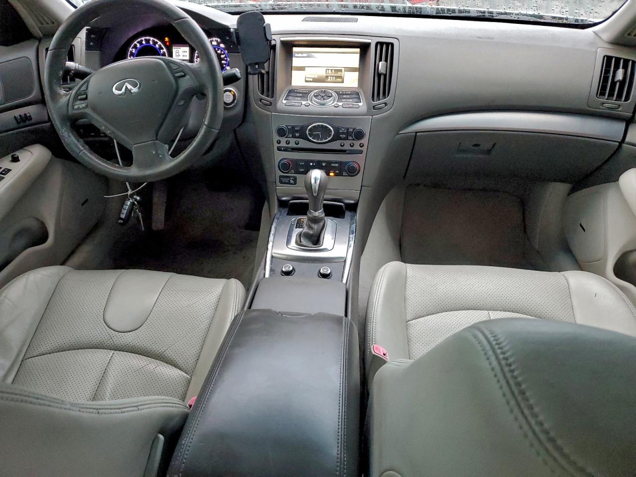 2011 INFINITI G37 BASE photo 8