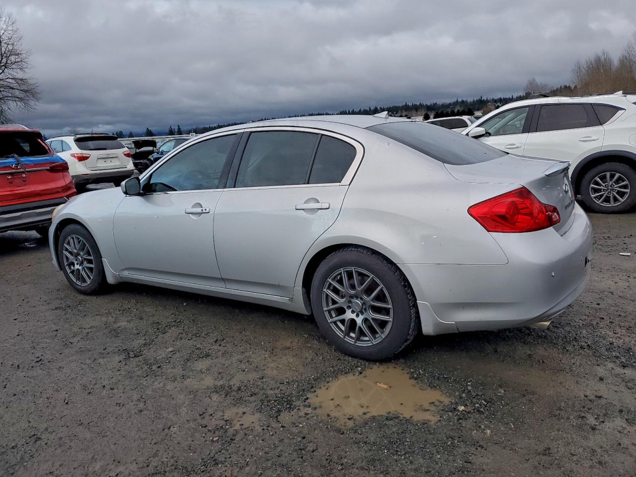 2011 INFINITI G37 BASE photo 2