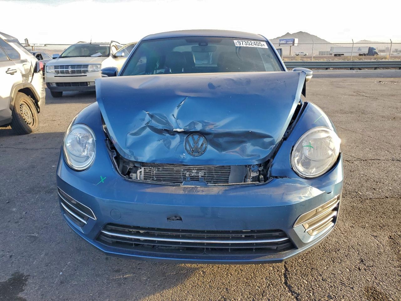 2017 VOLKSWAGEN BEETLE SE photo 9