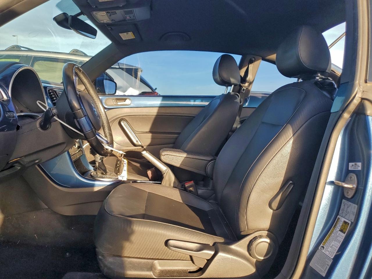 2017 VOLKSWAGEN BEETLE SE photo 13
