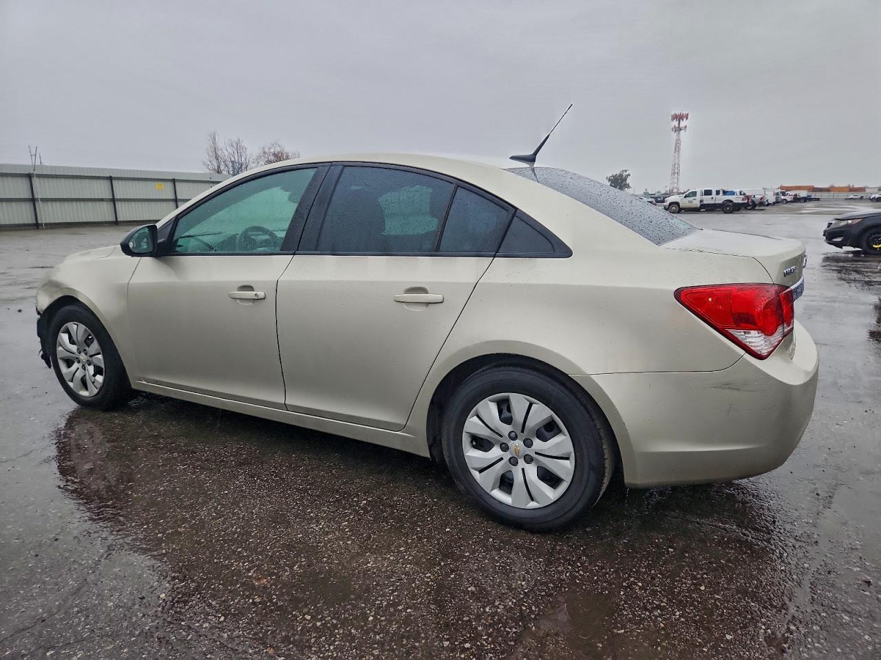 2014 CHEVROLET CRUZE LS photo 2
