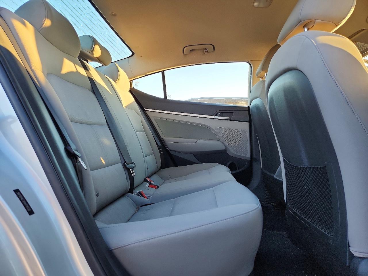 2017 HYUNDAI ELANTRA SE photo 19