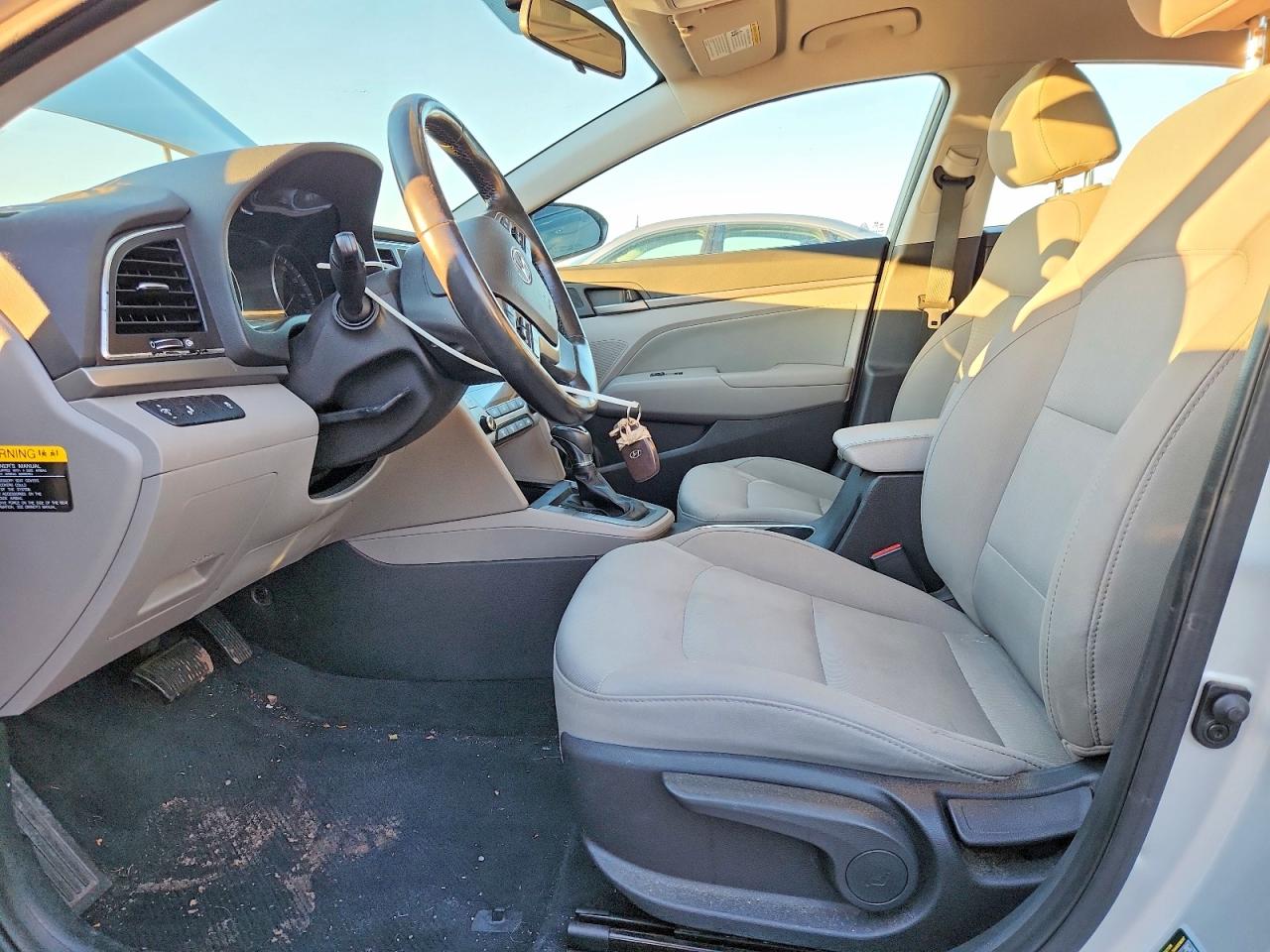 2017 HYUNDAI ELANTRA SE photo 13