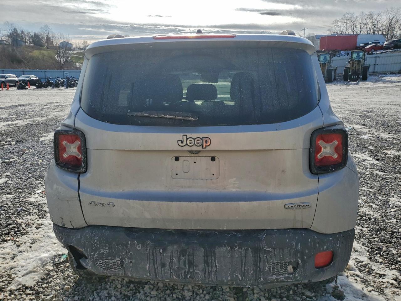 2017 JEEP RENEGADE LATITUDE photo 6