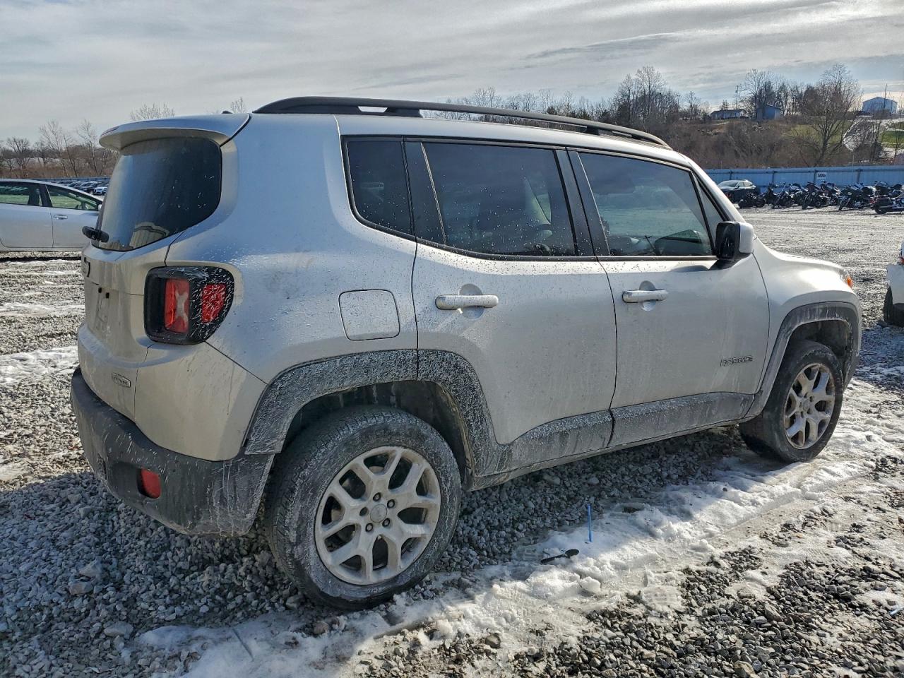 2017 JEEP RENEGADE LATITUDE photo 3