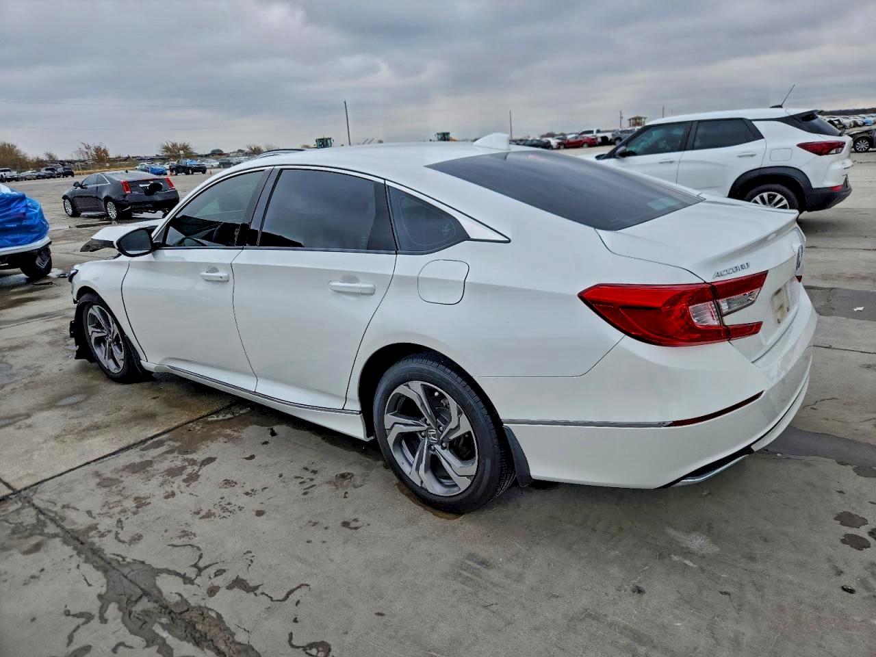 2018 HONDA ACCORD EX photo 2
