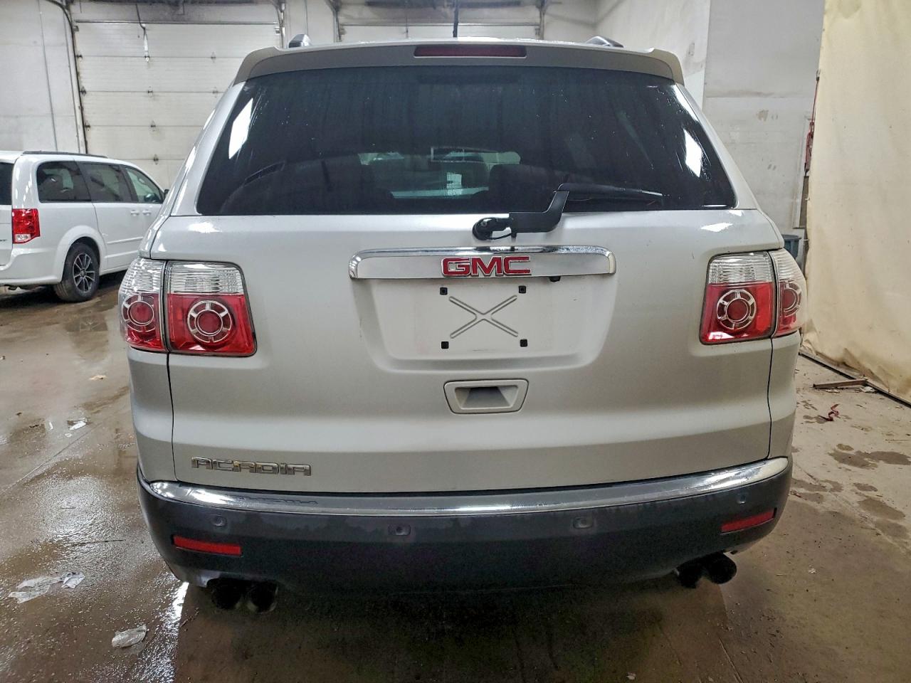 2011 GMC ACADIA SLE photo 11
