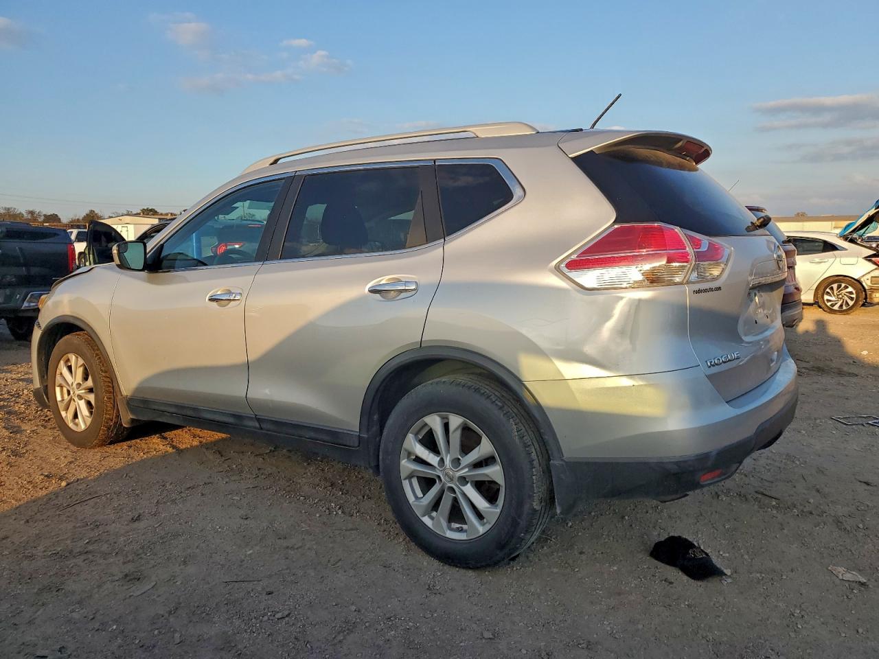 2014 NISSAN ROGUE S photo 2