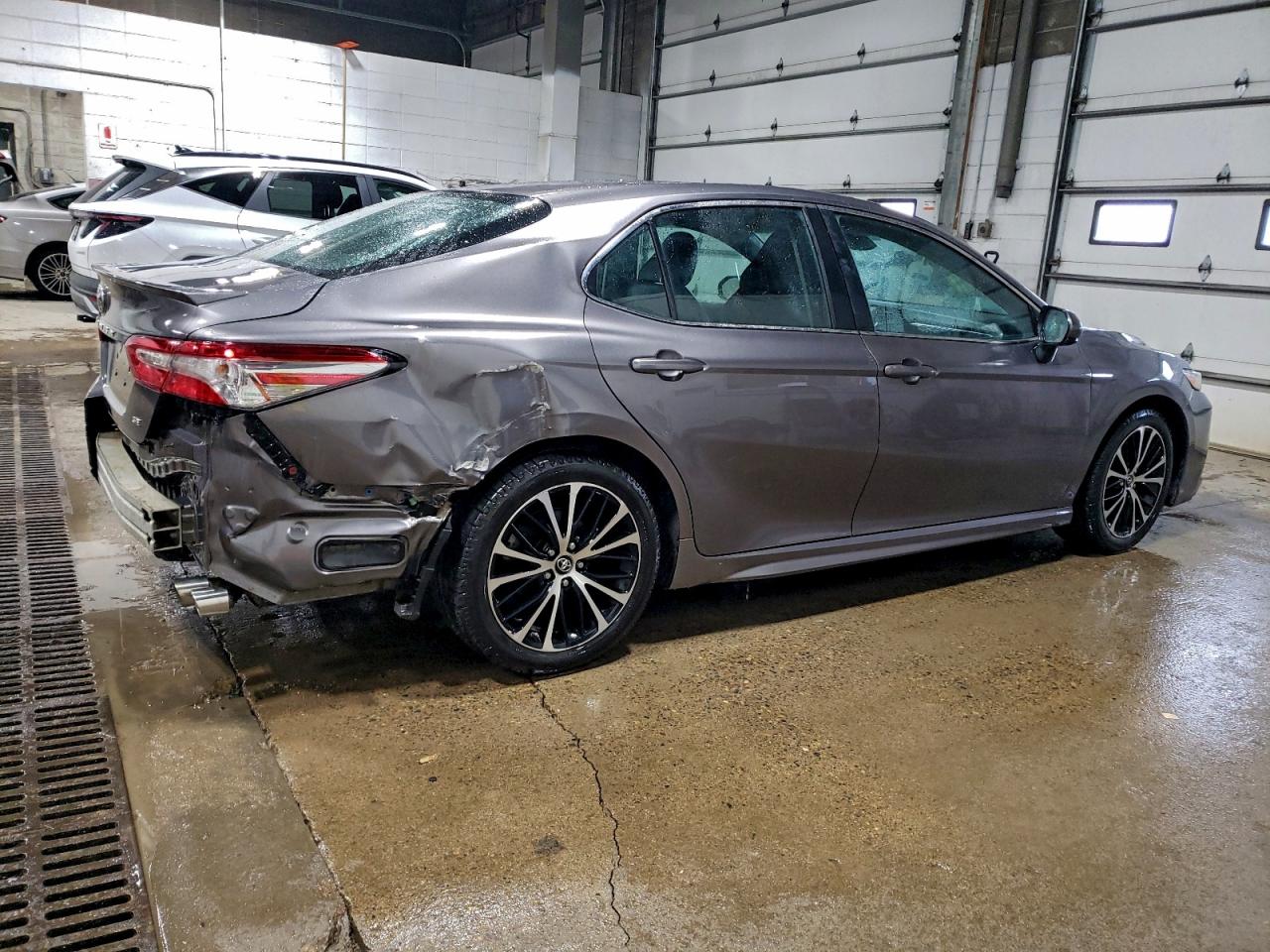 2018 TOYOTA CAMRY L photo 5