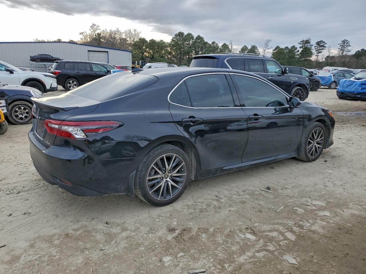 2024 TOYOTA CAMRY XLE photo 3
