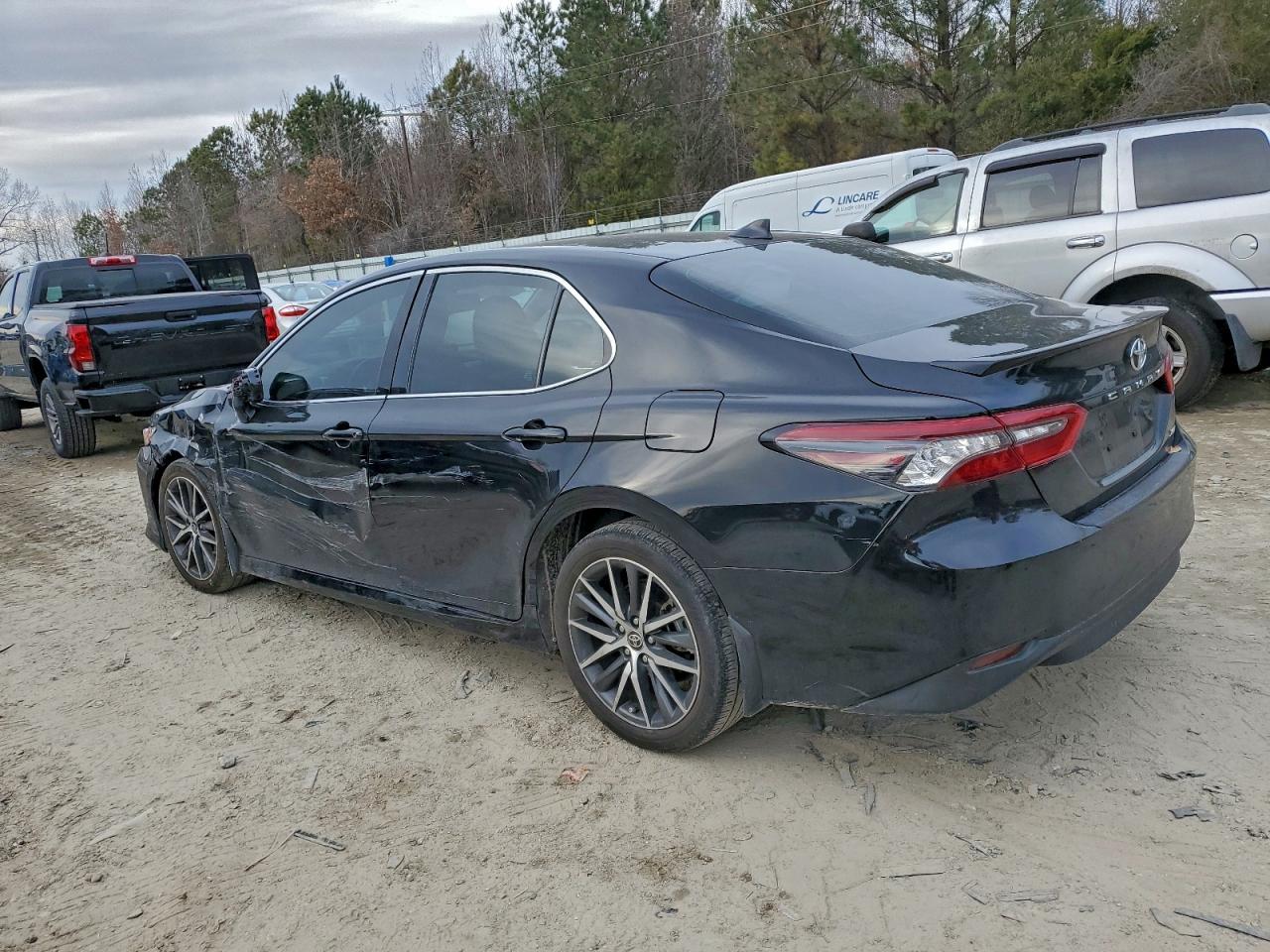 2024 TOYOTA CAMRY XLE photo 2