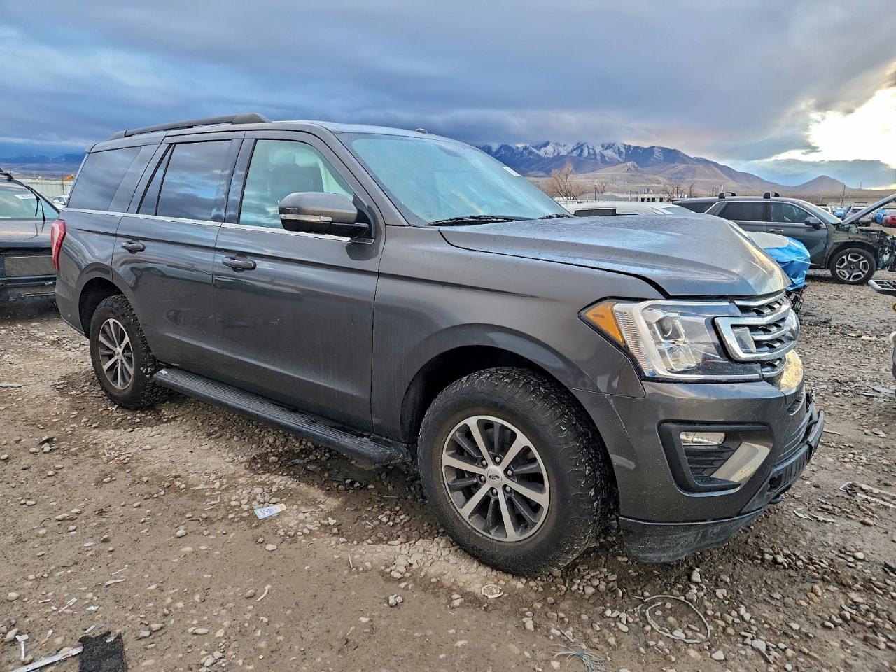 2019 FORD EXPEDITION XLT photo 4