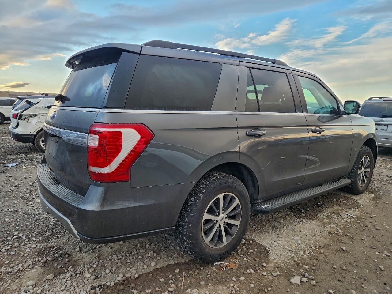 2019 FORD EXPEDITION XLT photo 3