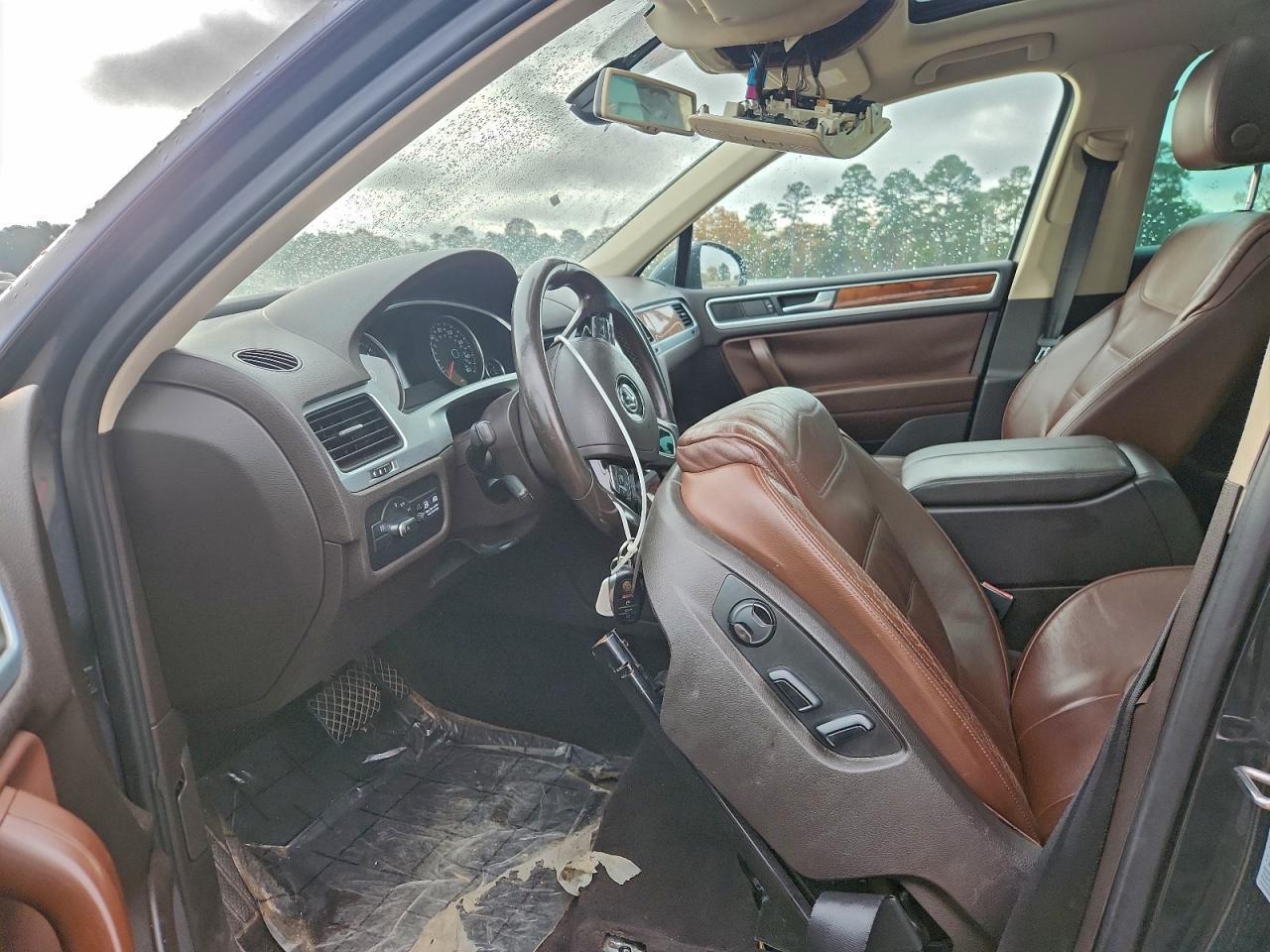 2011 VOLKSWAGEN TOUAREG V6 TDI photo 13