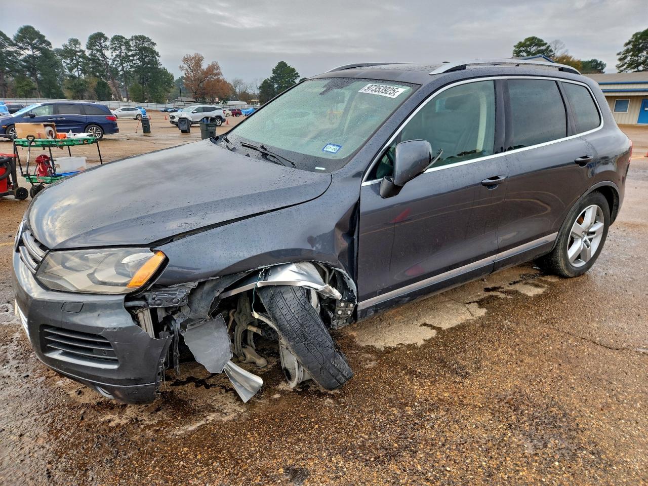 2011 VOLKSWAGEN TOUAREG