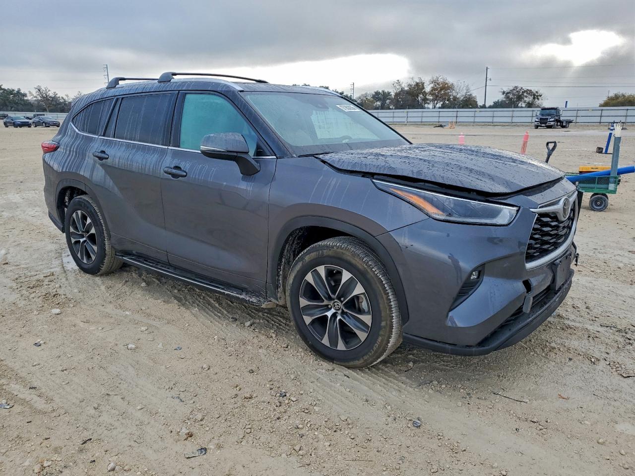 2021 TOYOTA HIGHLANDER XLE photo 7