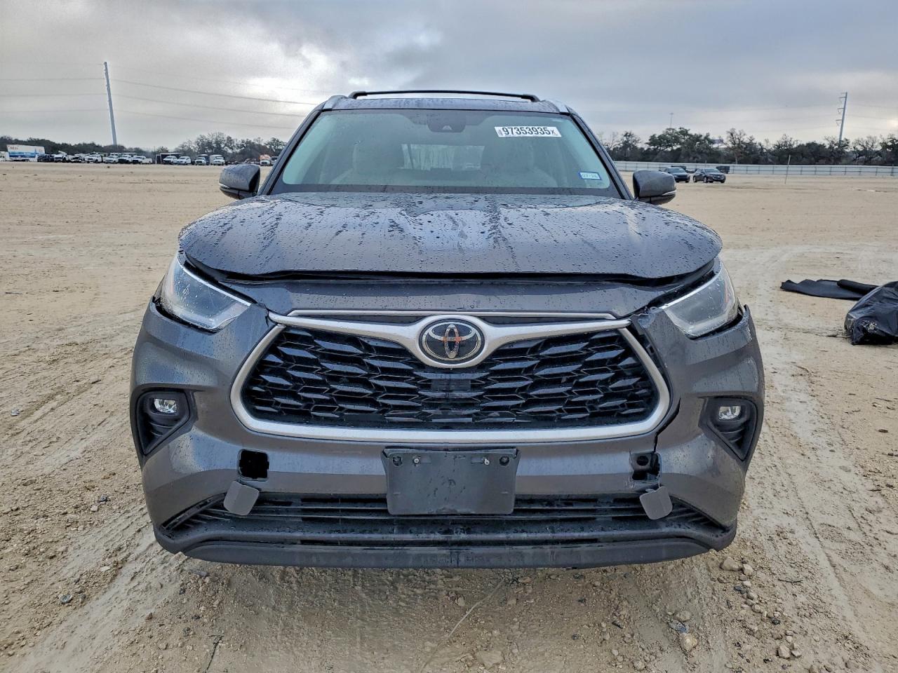 2021 TOYOTA HIGHLANDER XLE photo 9