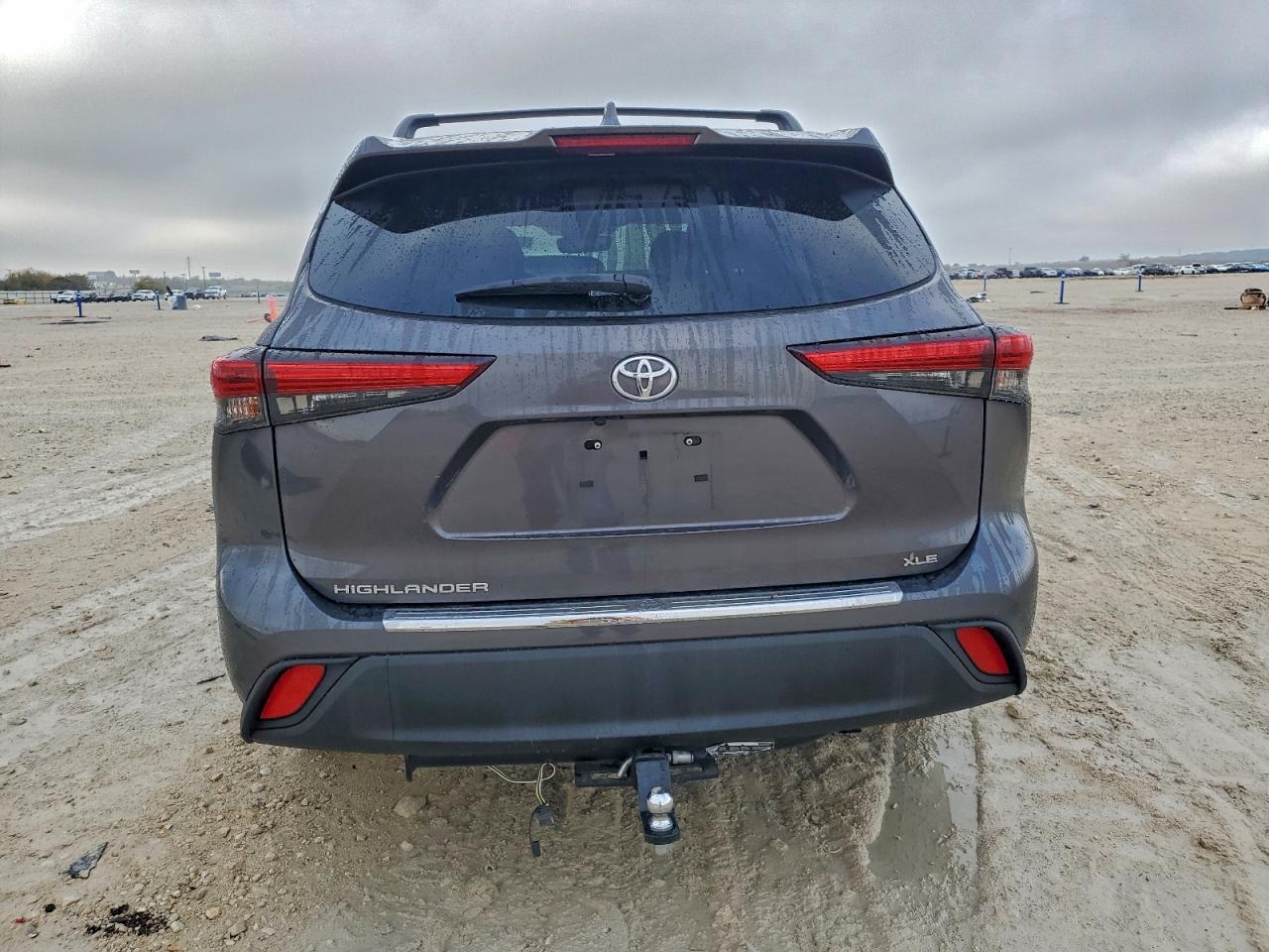 2021 TOYOTA HIGHLANDER XLE photo 11