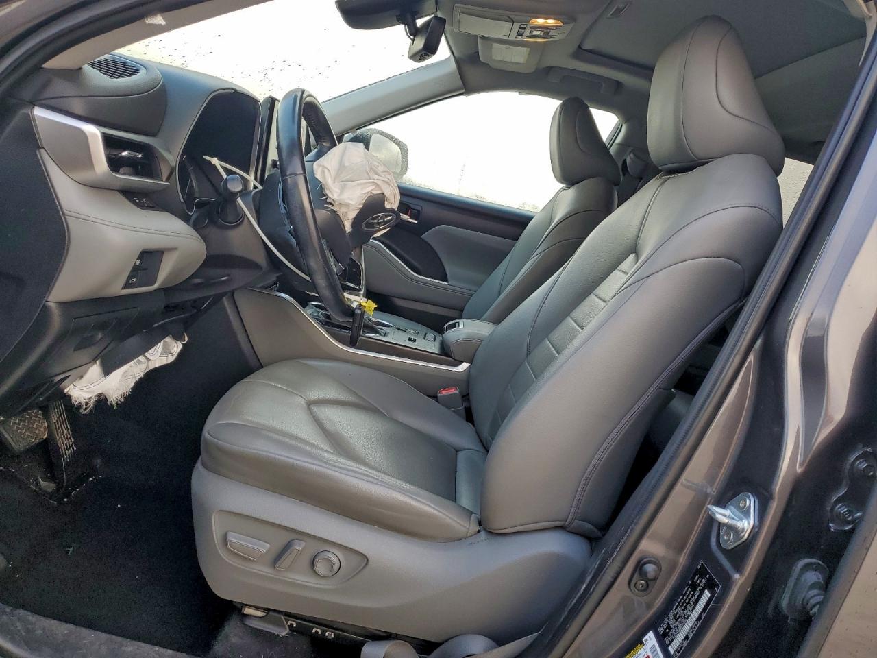 2021 TOYOTA HIGHLANDER XLE photo 13