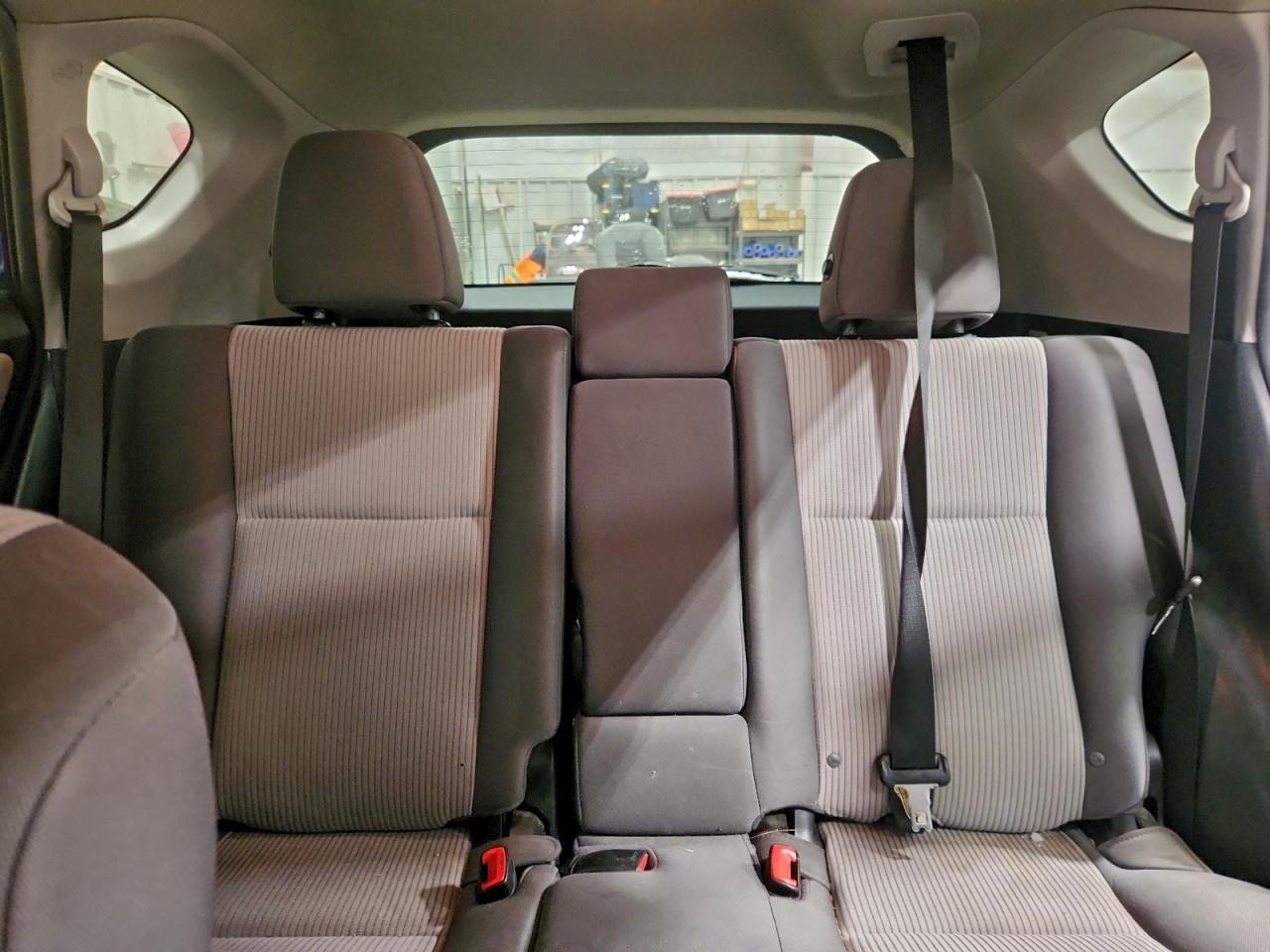 2015 TOYOTA RAV4 LE photo 28