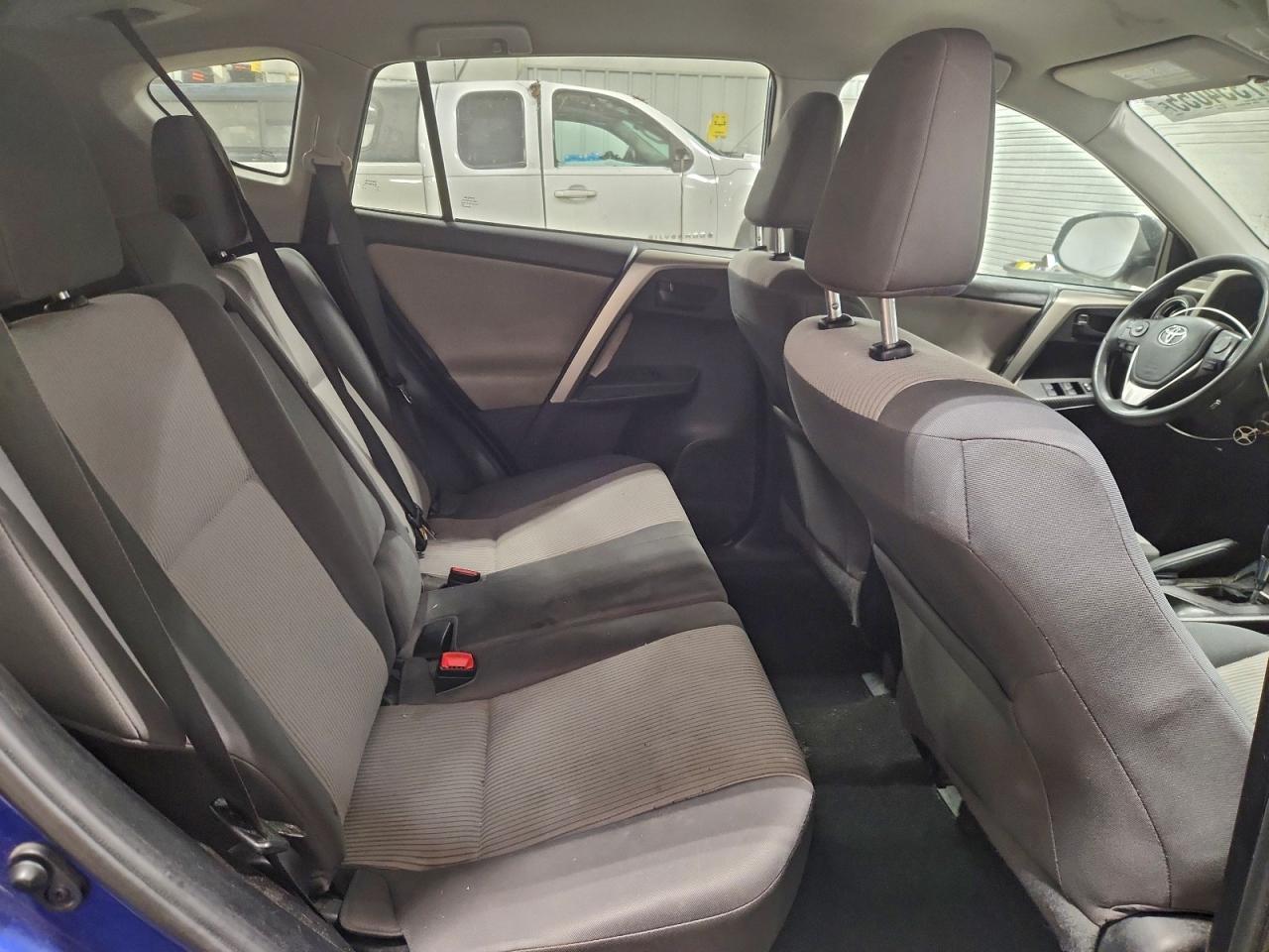 2015 TOYOTA RAV4 LE photo 31