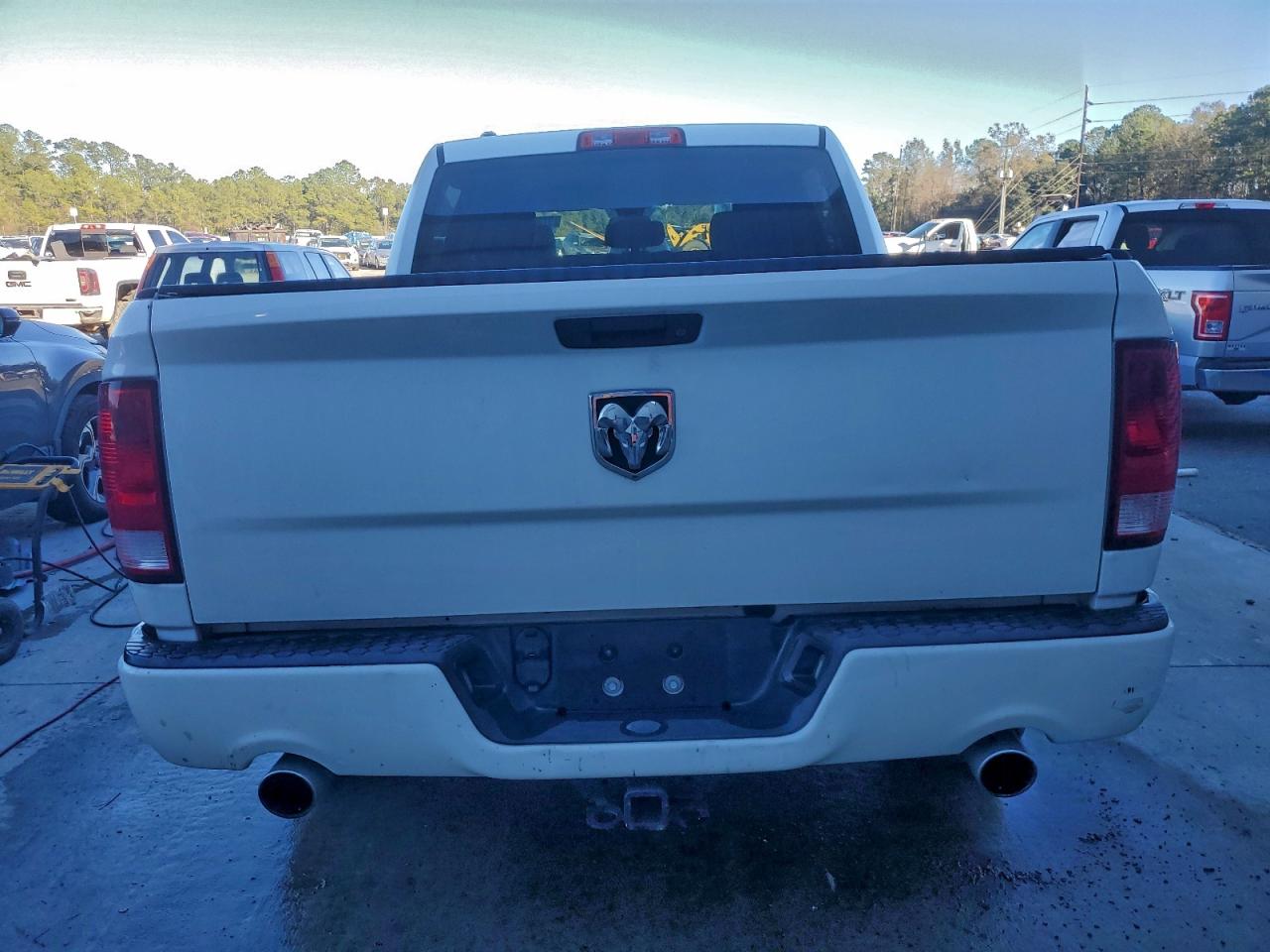 2014 RAM 1500 ST photo 16