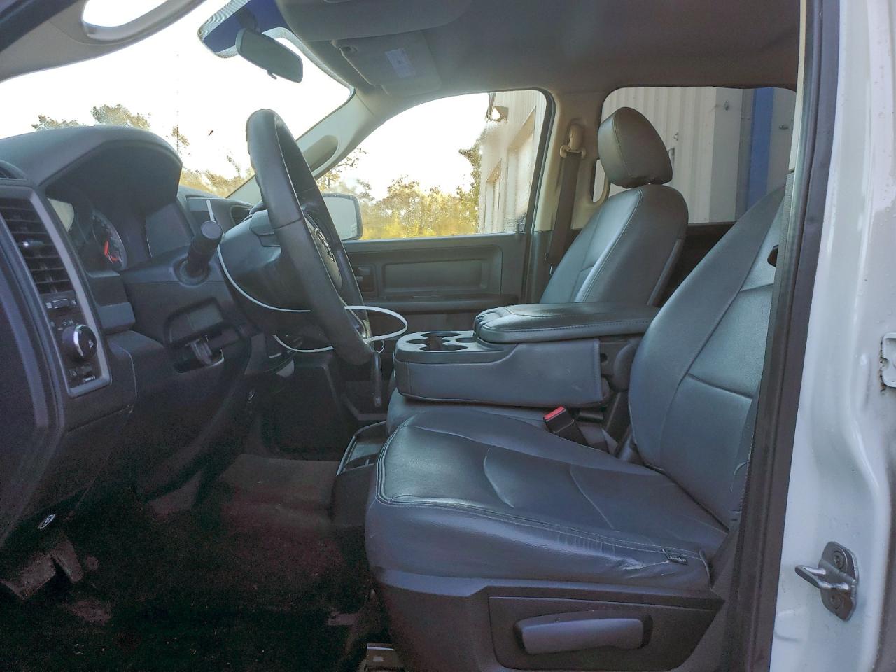 2014 RAM 1500 ST photo 19