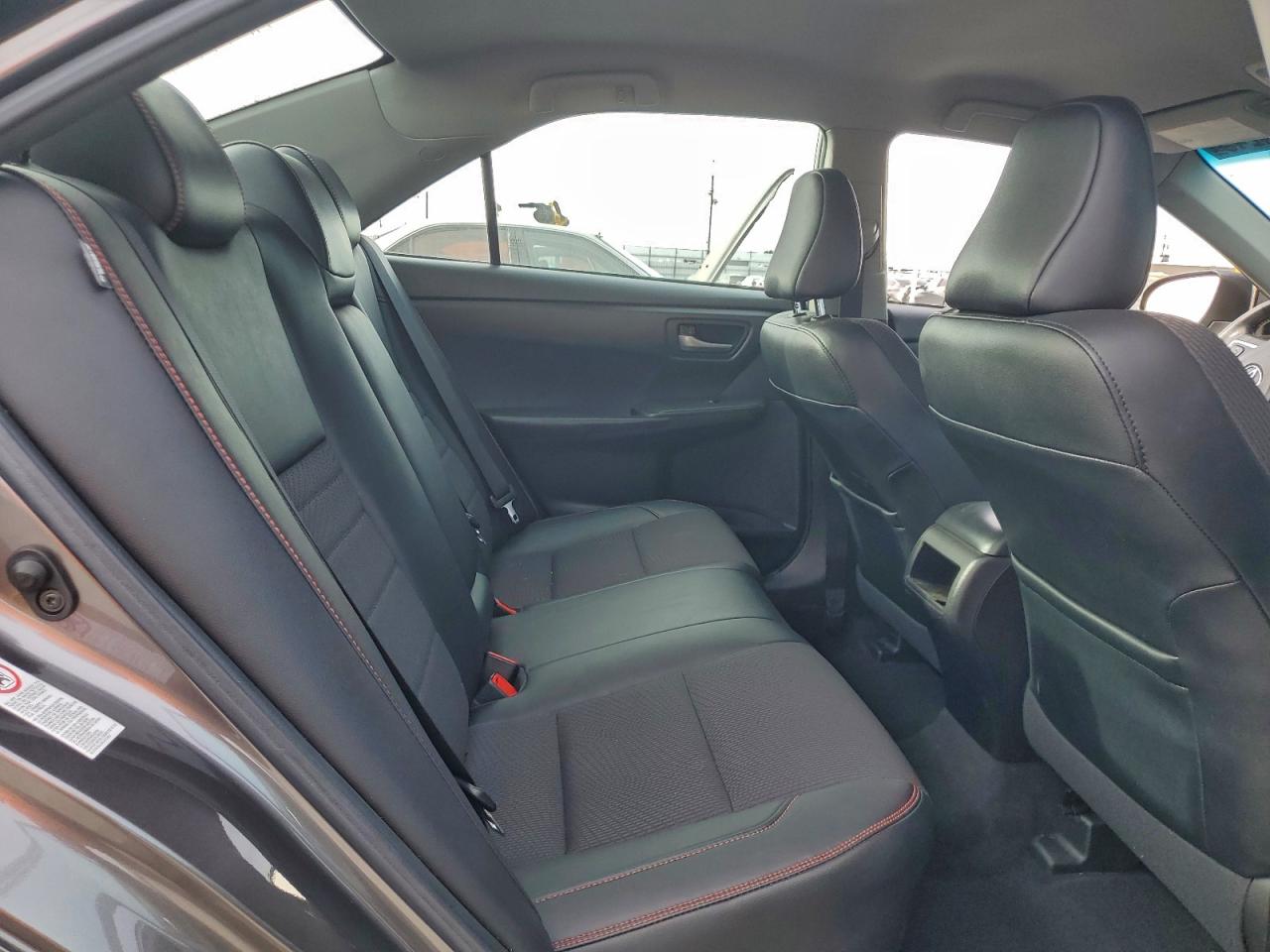 2016 TOYOTA CAMRY LE photo 28