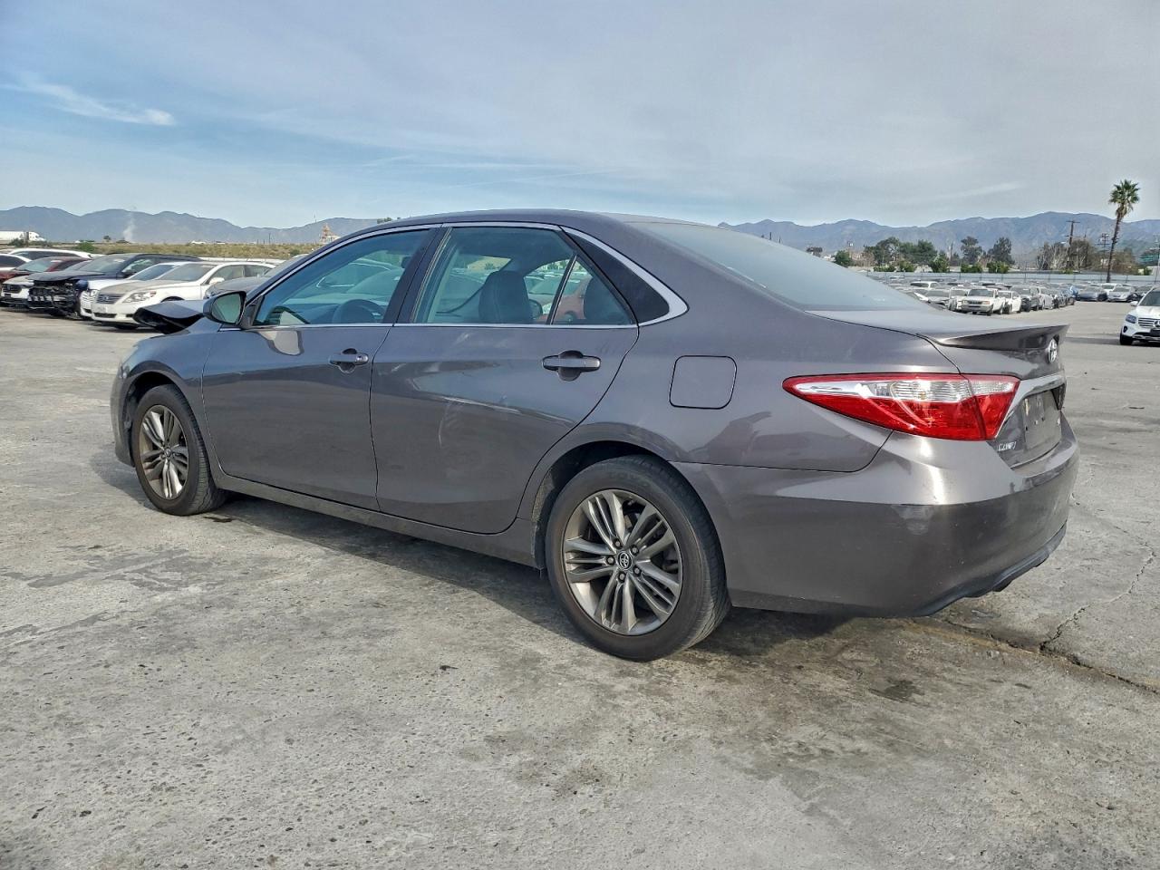 2016 TOYOTA CAMRY LE photo 4