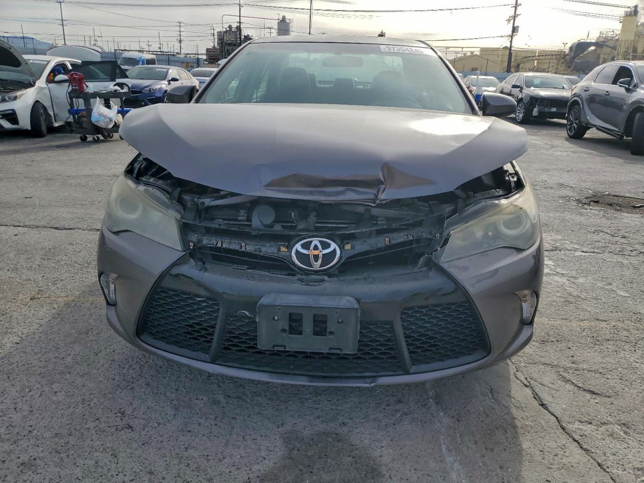 2016 TOYOTA CAMRY LE photo 13