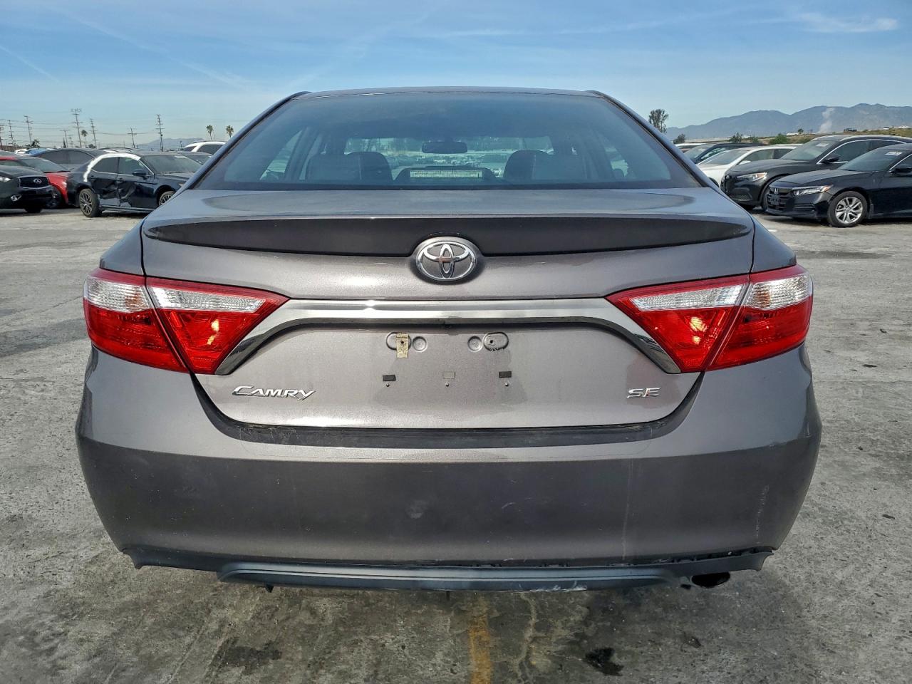 2016 TOYOTA CAMRY LE photo 16