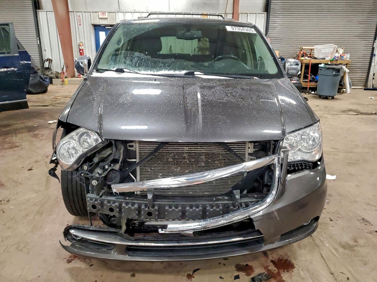 2015 CHRYSLER TOWN & COUNTRY TOURING L photo 5