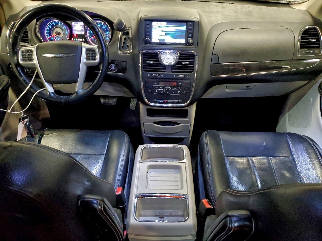 2015 CHRYSLER TOWN & COUNTRY TOURING L photo 8