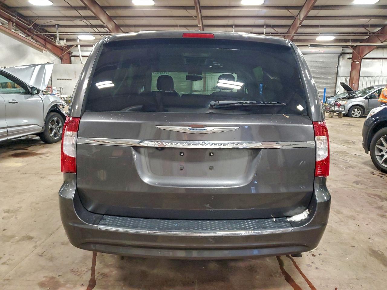 2015 CHRYSLER TOWN & COUNTRY TOURING L photo 6