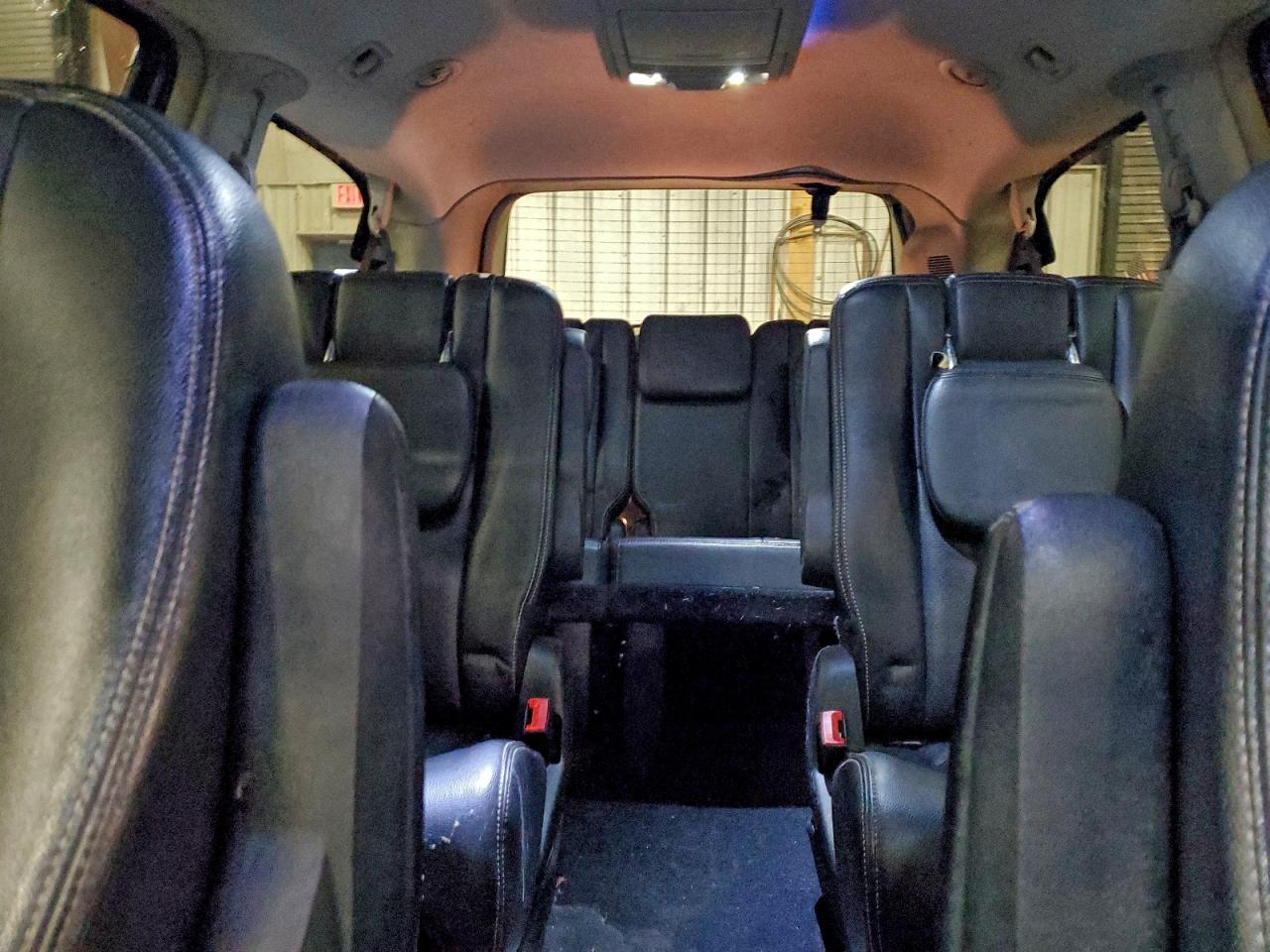 2015 CHRYSLER TOWN & COUNTRY TOURING L photo 10