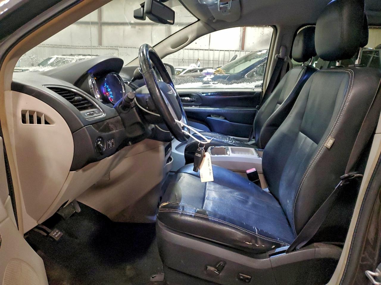 2015 CHRYSLER TOWN & COUNTRY TOURING L photo 7