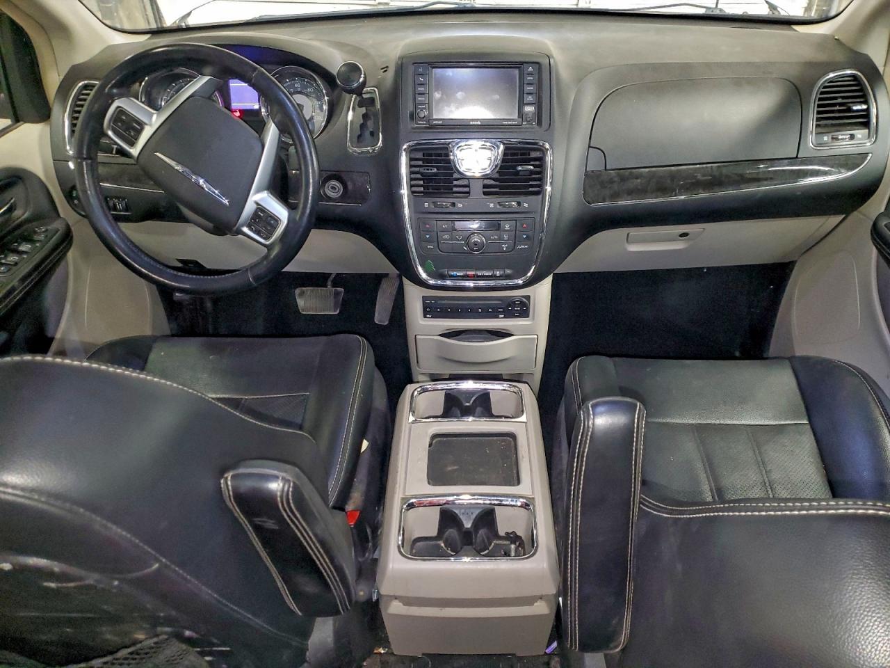 2012 CHRYSLER TOWN & COUNTRY TOURING L photo 8