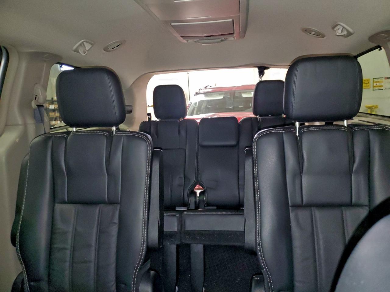 2012 CHRYSLER TOWN & COUNTRY TOURING L photo 10