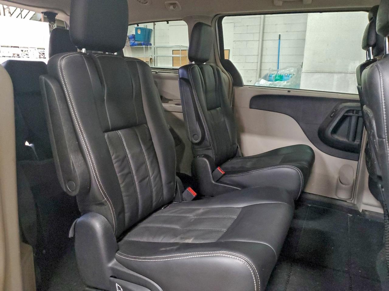 2012 CHRYSLER TOWN & COUNTRY TOURING L photo 11