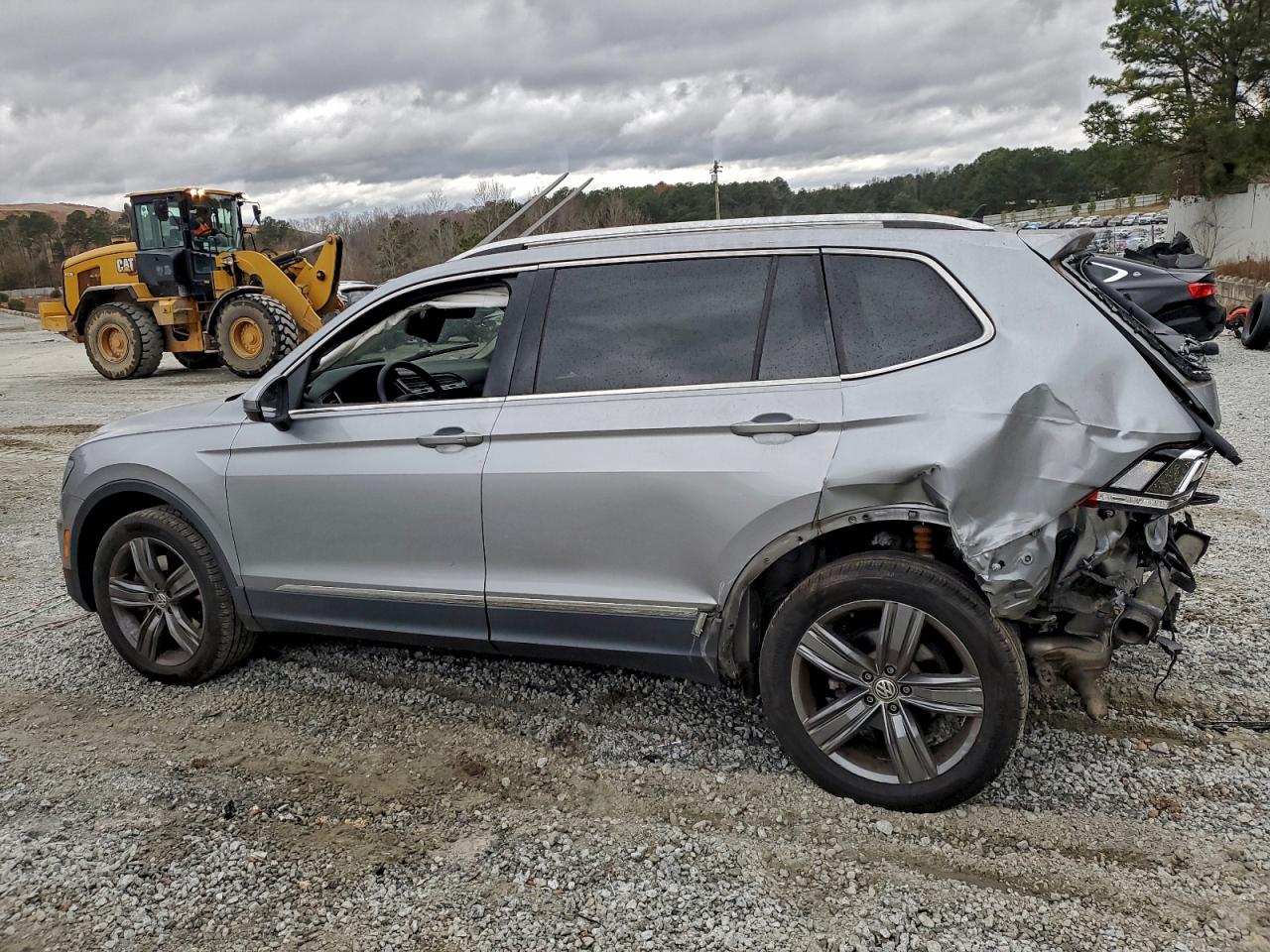 2020 VOLKSWAGEN TIGUAN SE photo 2