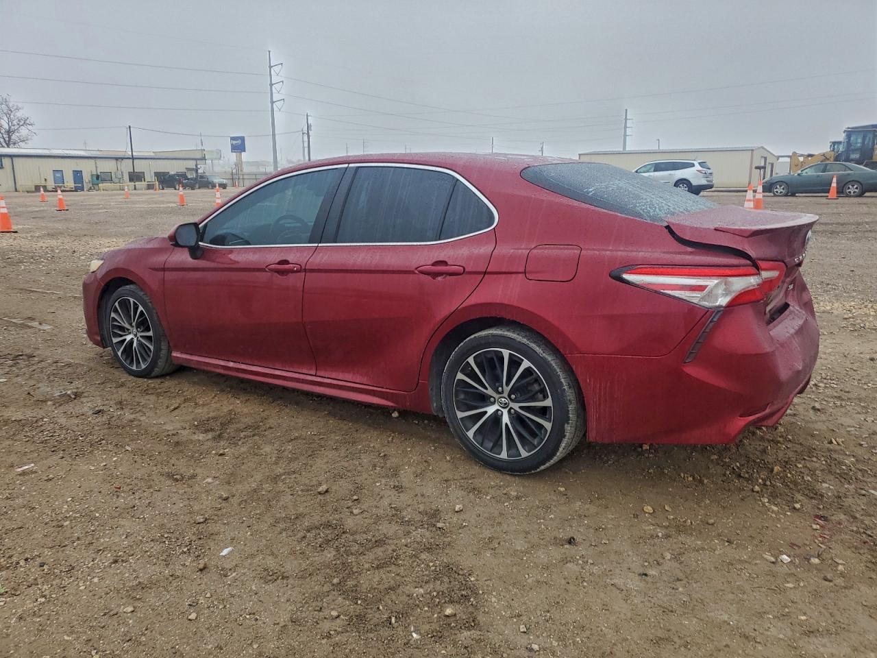 2018 TOYOTA CAMRY L photo 3