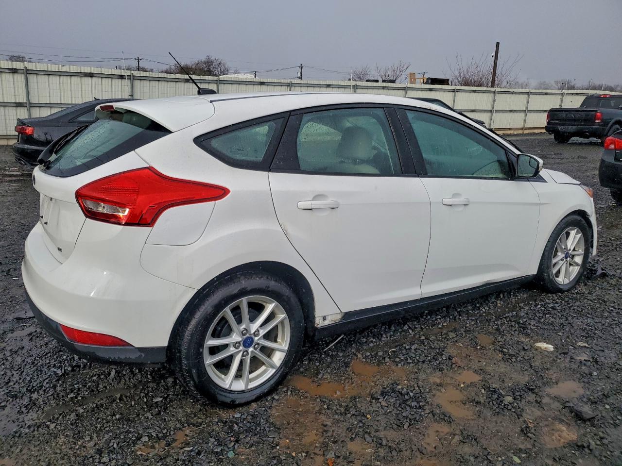 2015 FORD FOCUS SE photo 5