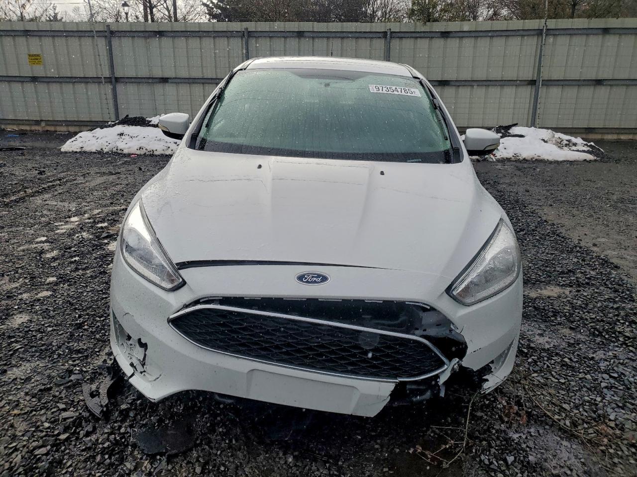 2015 FORD FOCUS SE photo 9