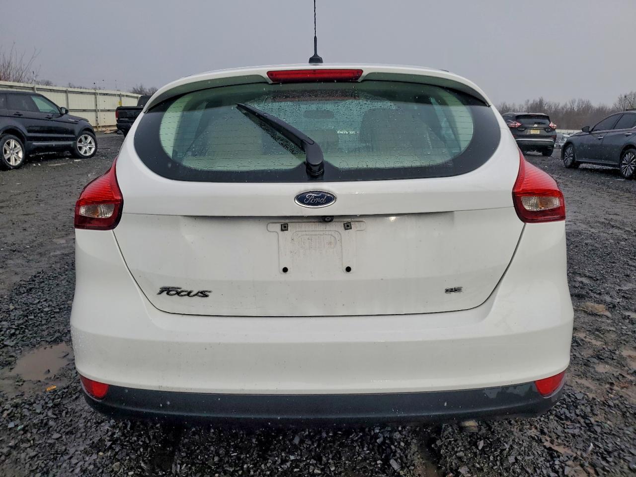 2015 FORD FOCUS SE photo 11