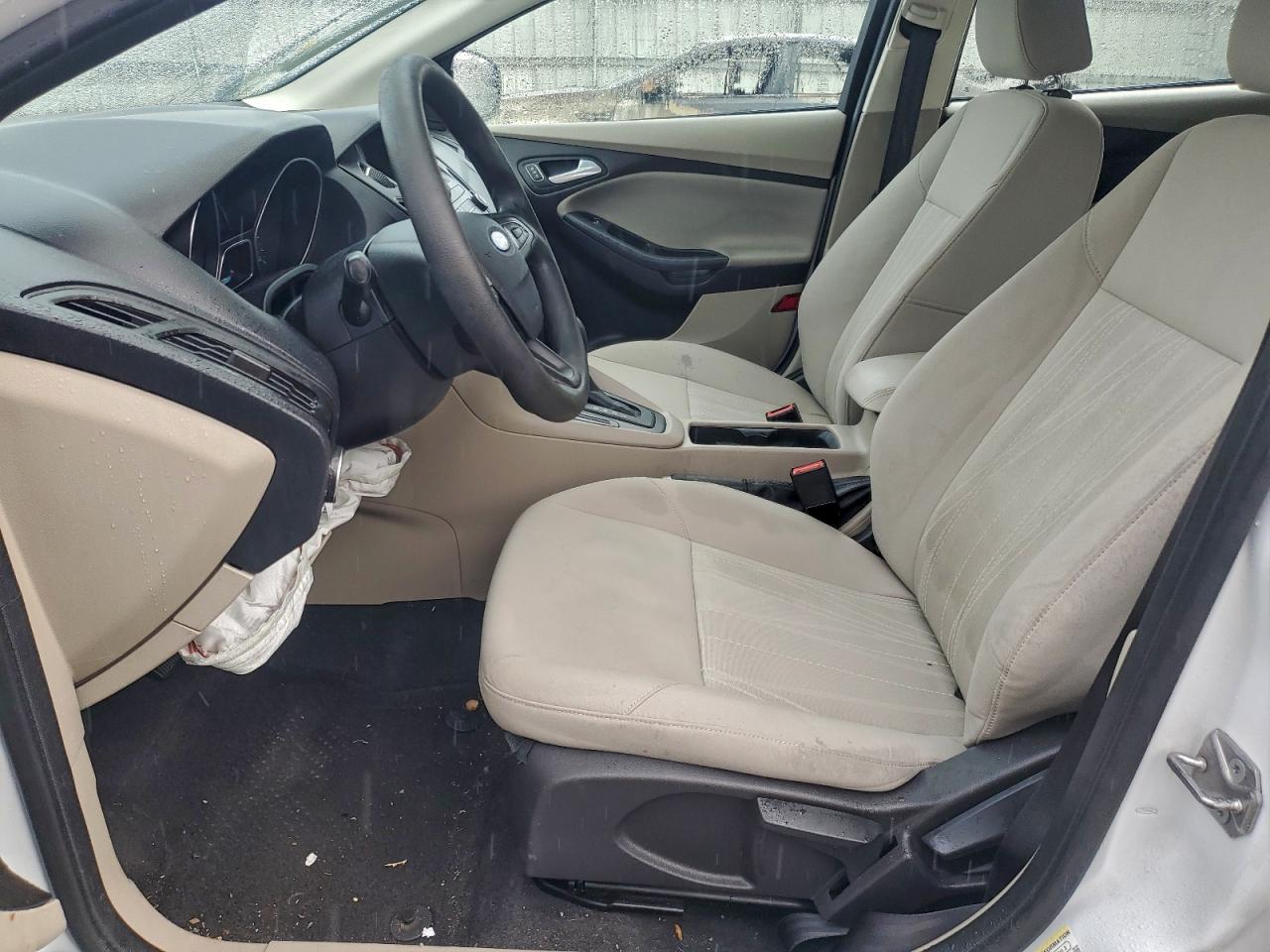 2015 FORD FOCUS SE photo 13