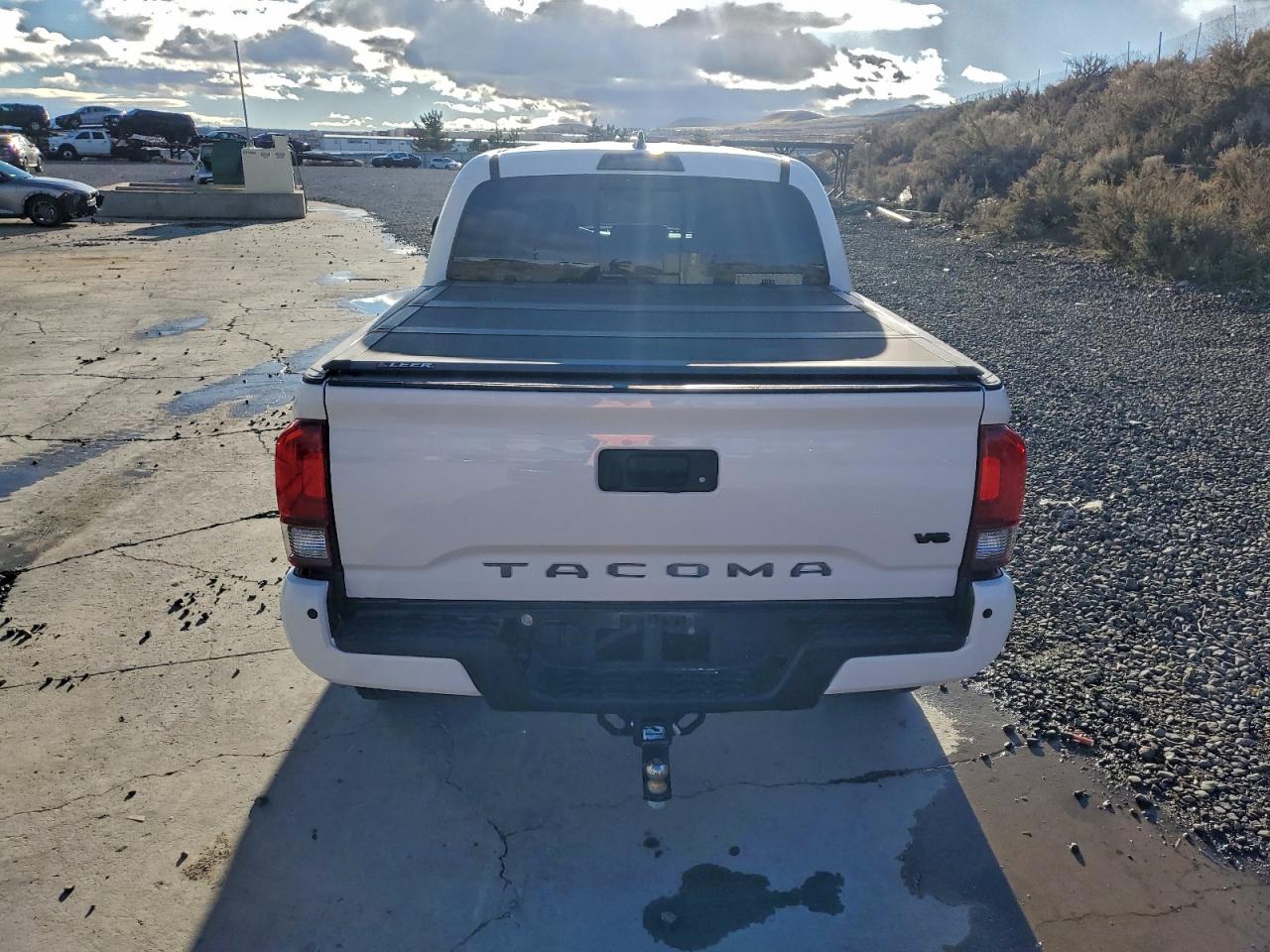 2019 TOYOTA TACOMA DOUBLE CAB photo 11