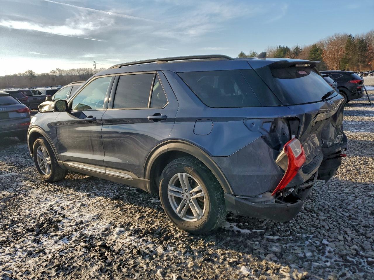 2021 FORD EXPLORER XLT photo 4