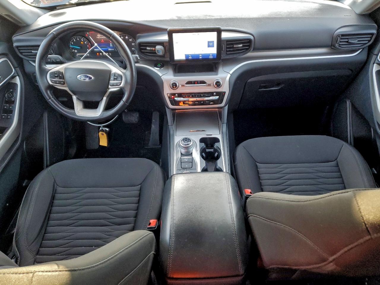 2021 FORD EXPLORER XLT photo 22
