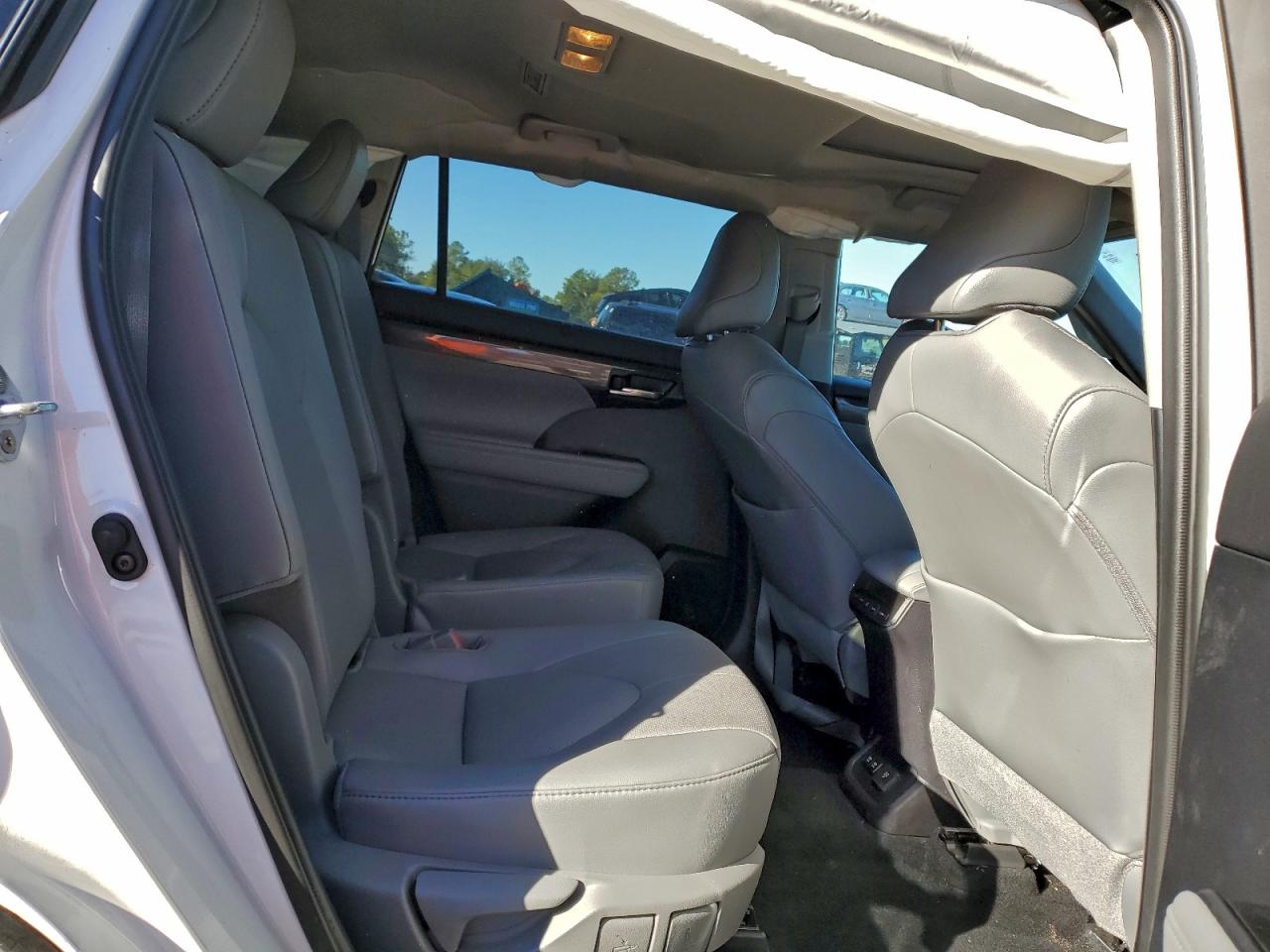 2021 TOYOTA HIGHLANDER LIMITED photo 21